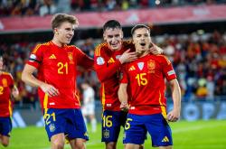 爱游戏官方-西班牙国足再次展现实力，晋级半决赛