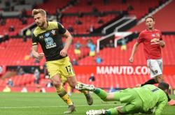 爱游戏网站-包含南安普敦主场失利，球员表现受批评，主教练要求加强训练提高球队形态的词条