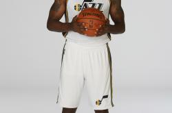 爵士队組織新對抗策略，成功打破僵局