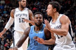 爱游戏登录-雄鹿不敌马刺，遭遇三连败