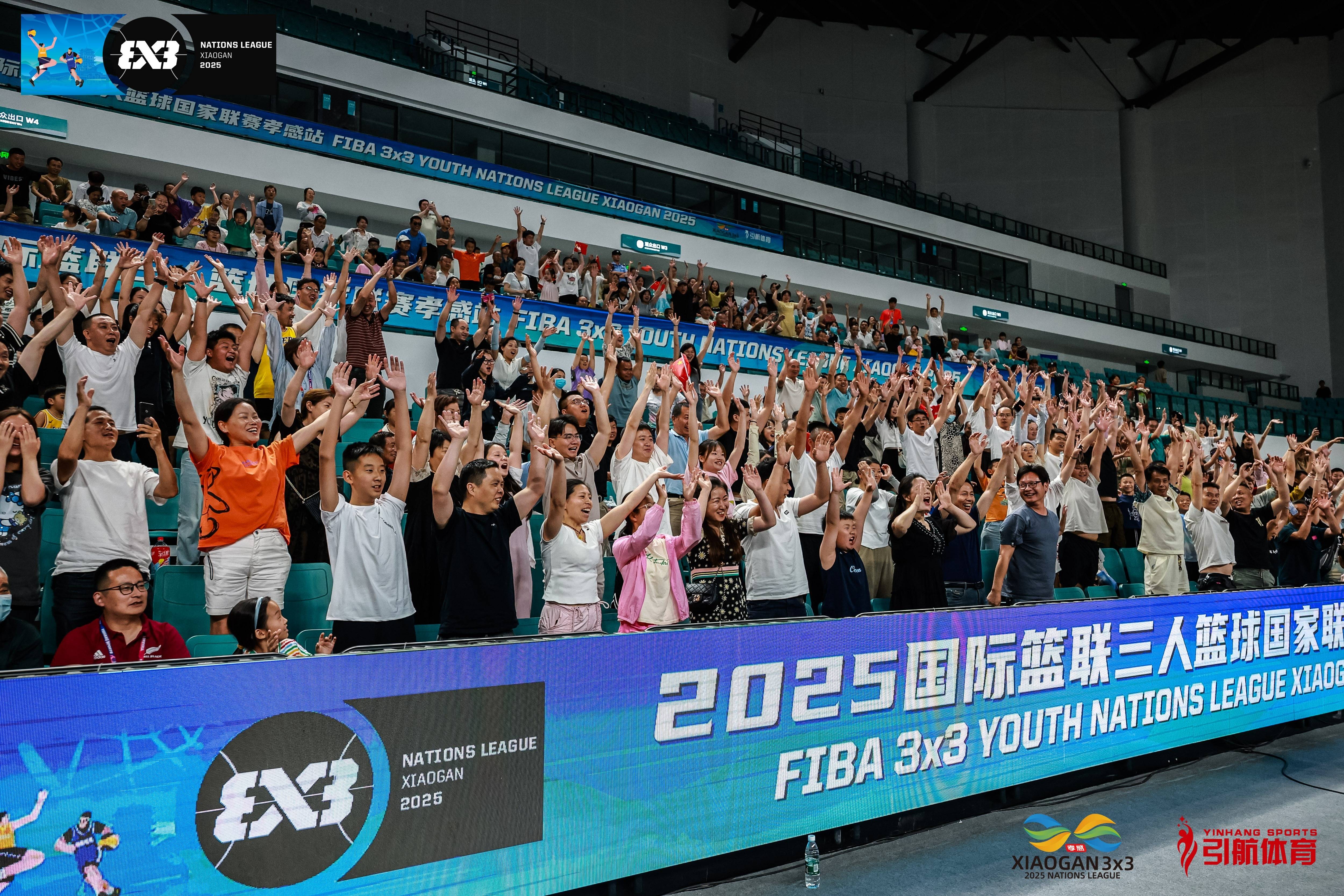 球场上球员们的拼搏精神令人动容 球场上球员们的拼搏精神令人动容