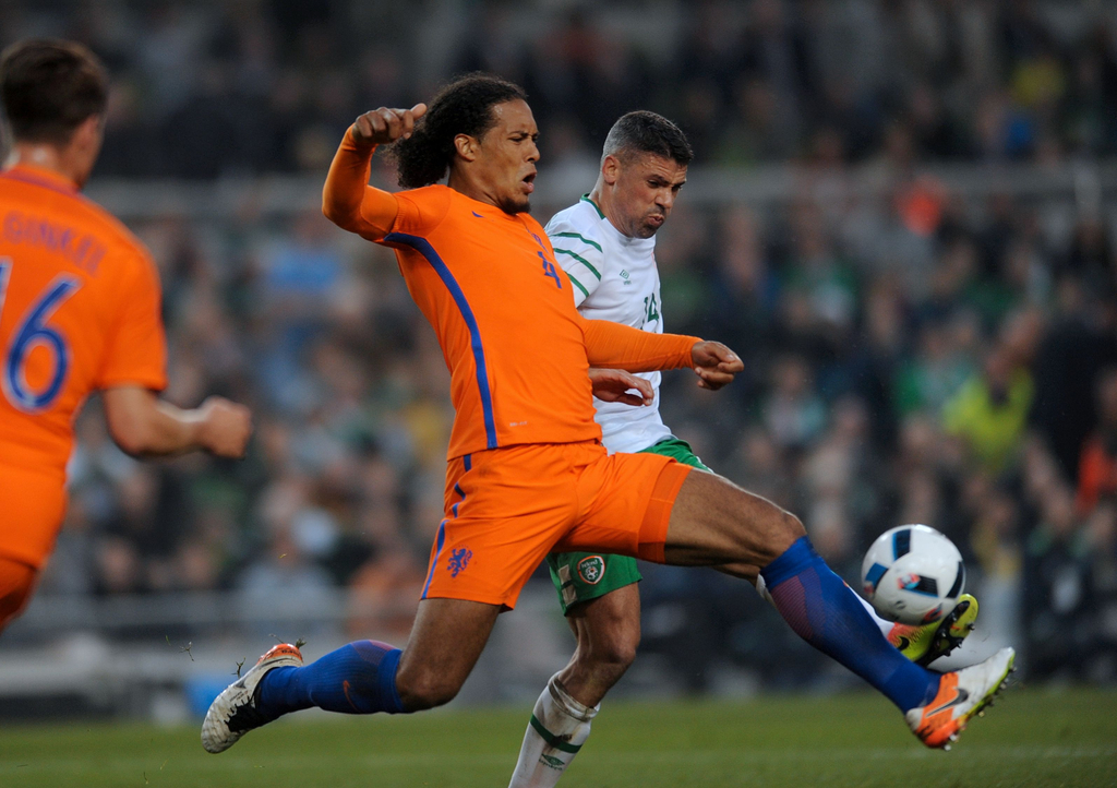 包含荷兰苦战起步：客场逼平德国，展现实力的词条