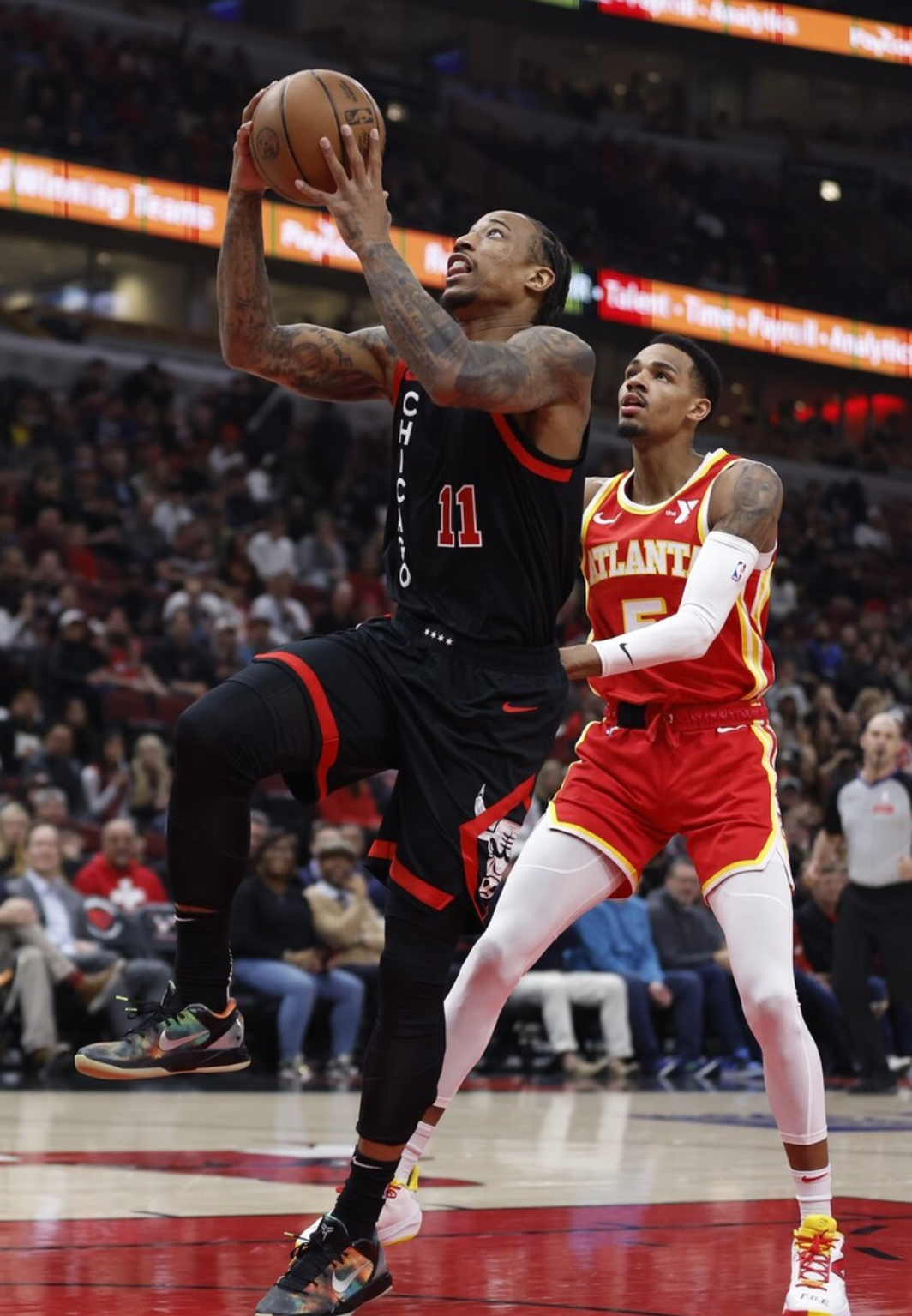 马刺战胜对手!德罗赞孤军挡枪 马刺战胜对手!德罗赞孤军挡枪